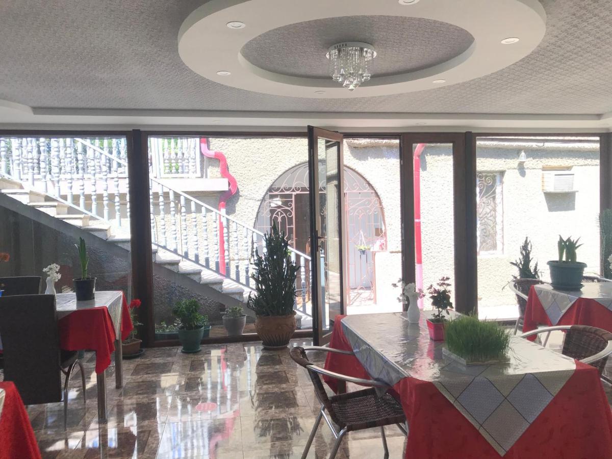 Hotel Oniks Kʼutʼaisi Exterior foto