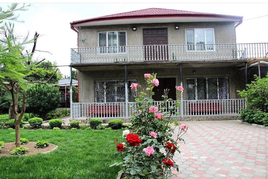 Hotel Oniks Kʼutʼaisi Exterior foto