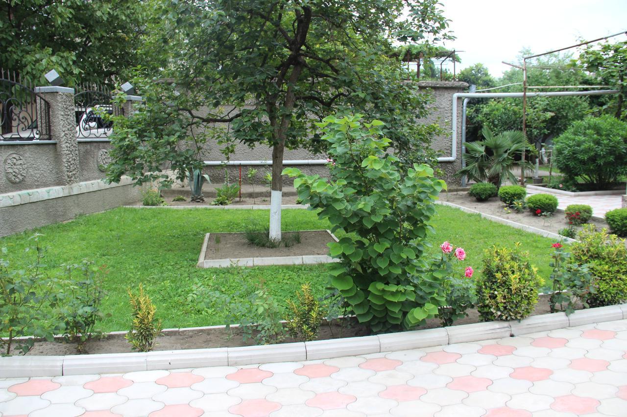 Hotel Oniks Kʼutʼaisi Exterior foto
