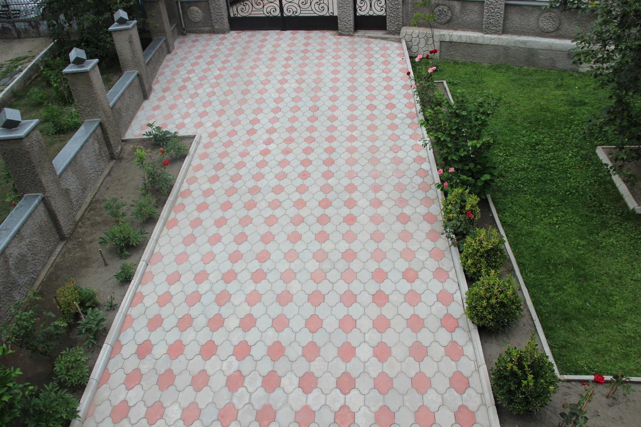 Hotel Oniks Kʼutʼaisi Exterior foto