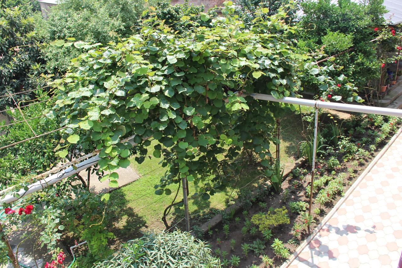 Hotel Oniks Kʼutʼaisi Exterior foto
